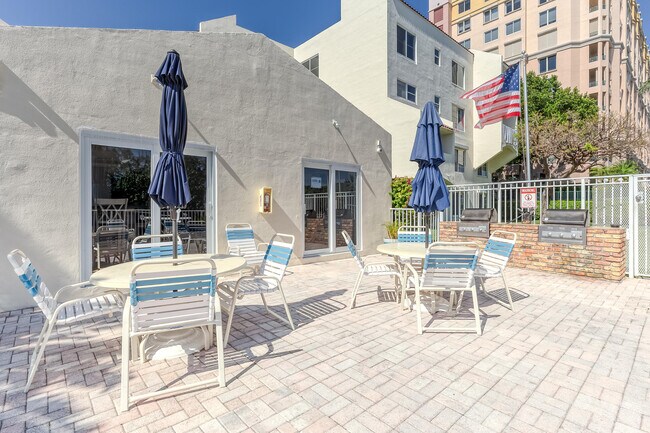 Building Photo - 2850 NE 14th Street Causeway