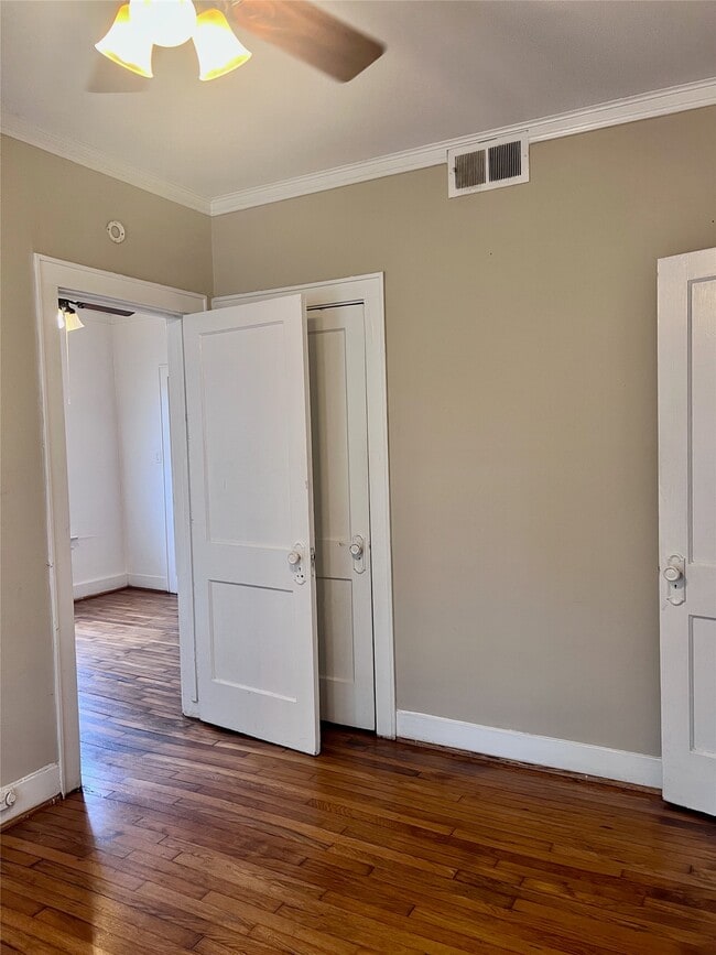 Building Photo - 320 W Polk St