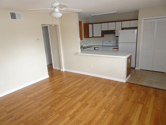 Building Photo - Pine Castle Villas Apartments