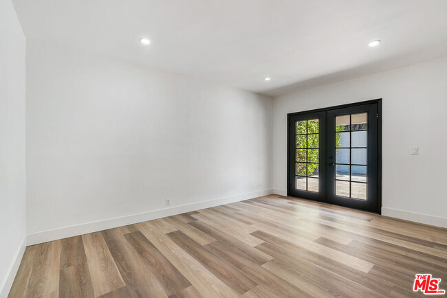 Building Photo - 130 Le Doux Rd