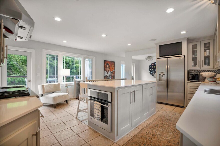 Building Photo - 802 N Park Ave