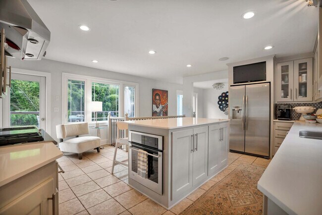 Building Photo - 802 N Park Ave