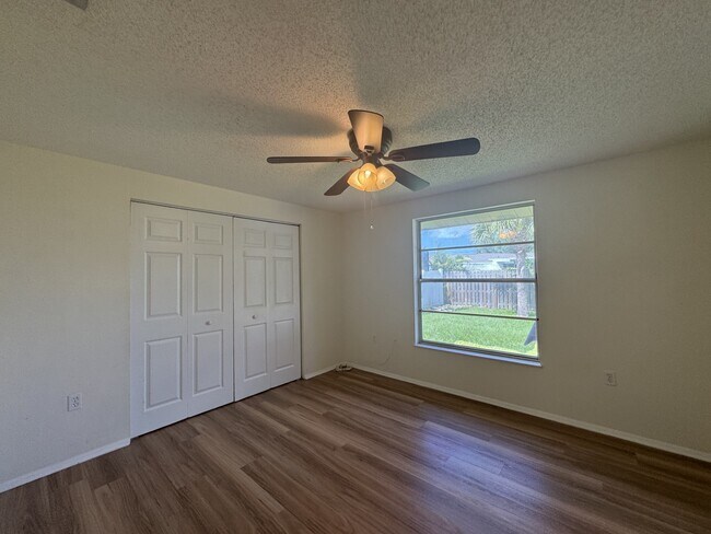 Building Photo - 129 Algiers Dr