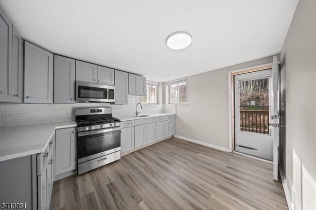 Building Photo - 339 N 6th St