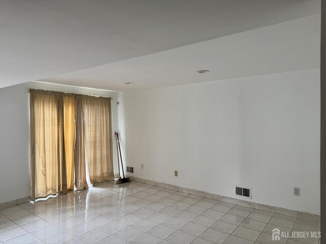 Building Photo - 295 Water St