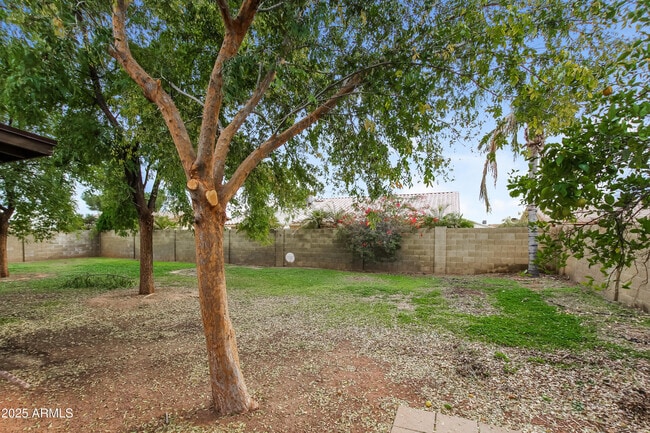 Building Photo - 7619 W Hope Dr