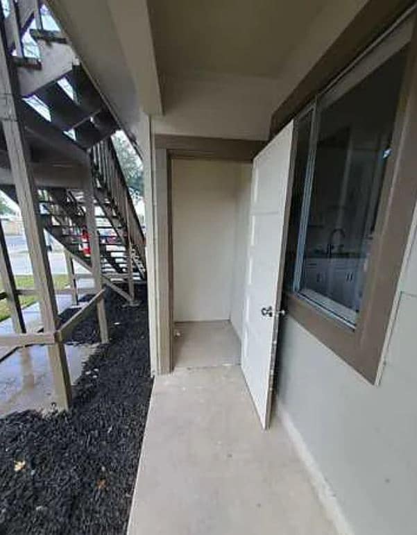 Building Photo - 2-602 W Byrd Blvd