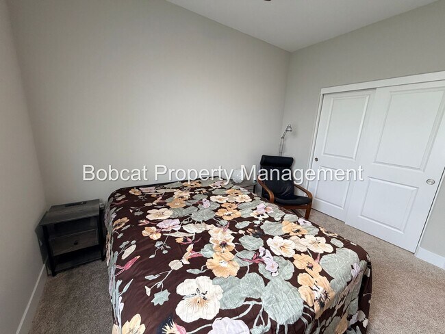 Building Photo - Stylish Corner Lot Townhome with No Rear Neighbors