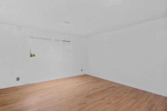 Building Photo - 11 Peachtree Hills Ave NE