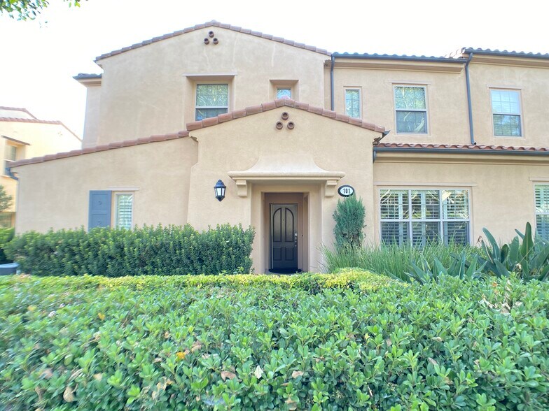 Building Photo - 101 Hallmark