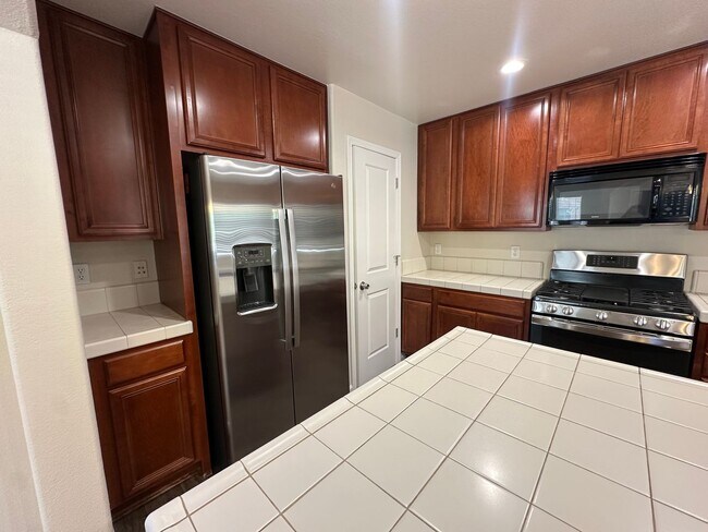 Building Photo - 1690 Spring Hill Dr