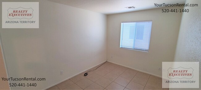 Building Photo - Valencia Rd & Headley Rd 3/2 - All tile fl...