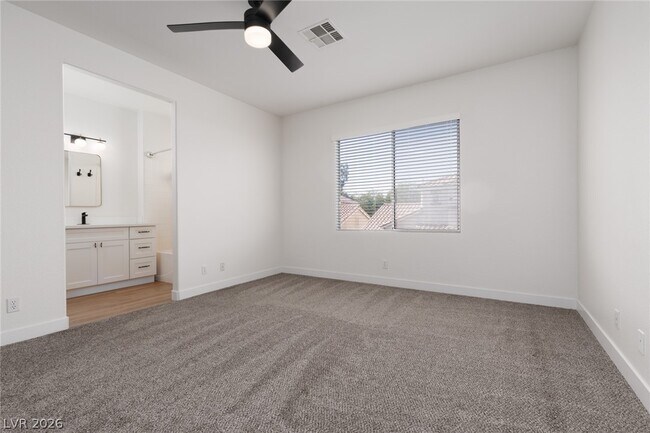 Building Photo - 886 Park Walk Ave