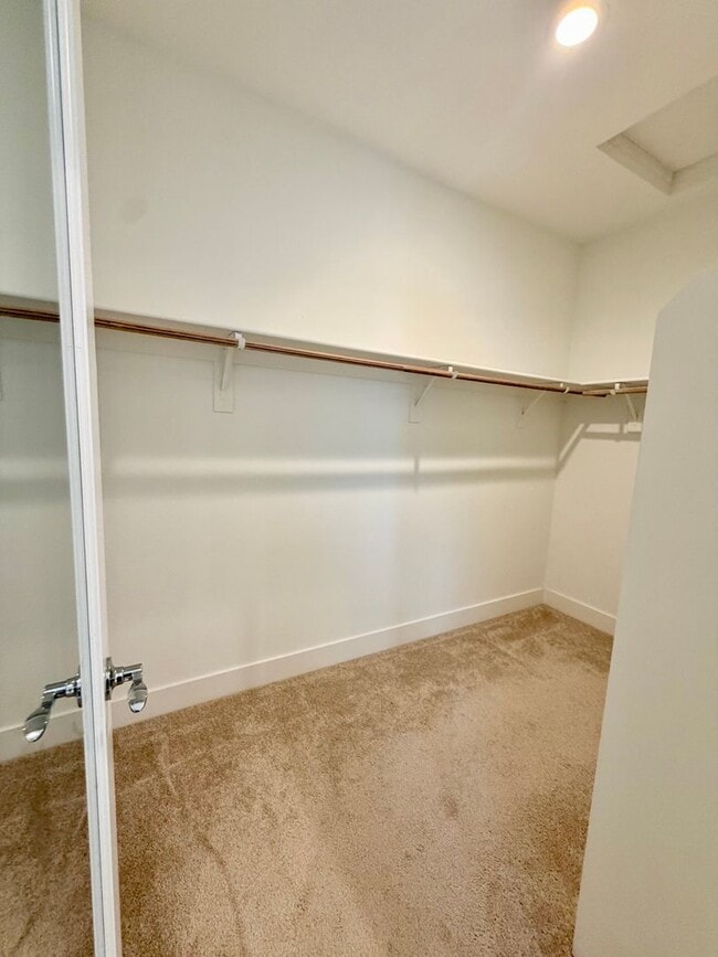 Building Photo - 37316 Suncrest St