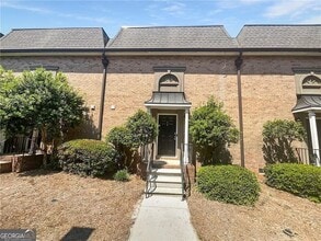 Building Photo - 6980 Roswell Rd