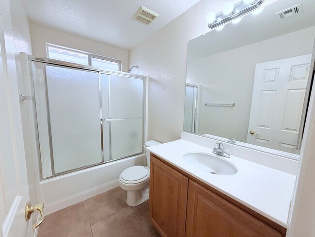 Building Photo - Great Upgraded SFH in Southern Highlands