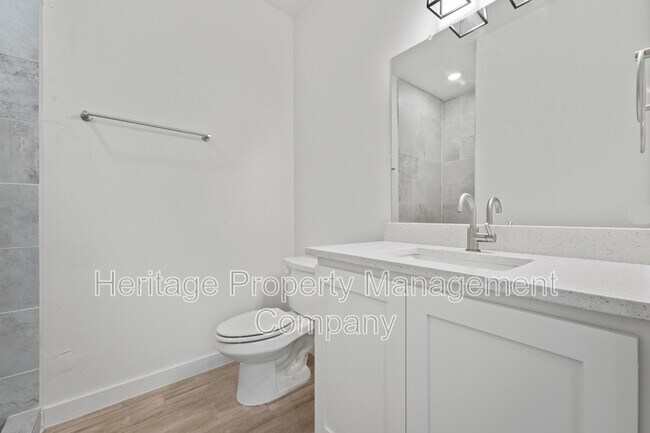 Building Photo - 212 Cooper St