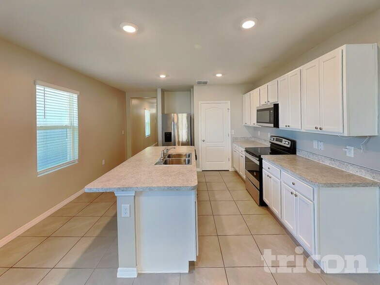 Building Photo - 4447 Blue Rock Dr