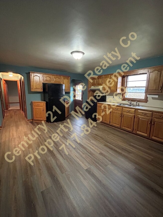 Building Photo - Fully remodeled 2 Bedroom All one Level ho...