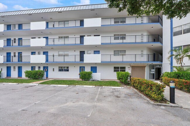 Building Photo - 6260 S Falls Cir Dr