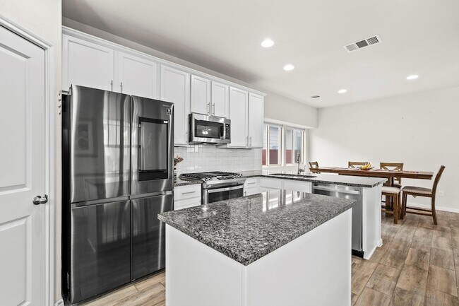 Building Photo - 5917 Principale Dr