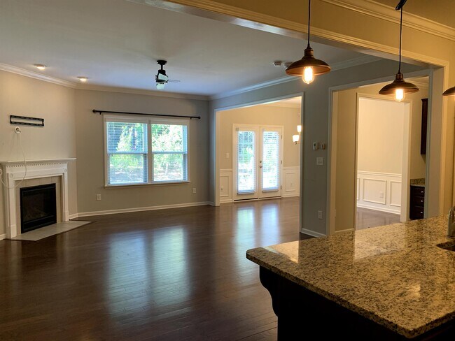 Building Photo - 204 Princess Pl