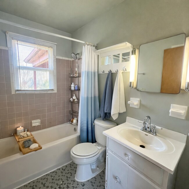 Building Photo - Charming 3BR/2BA Brick Cape Cod