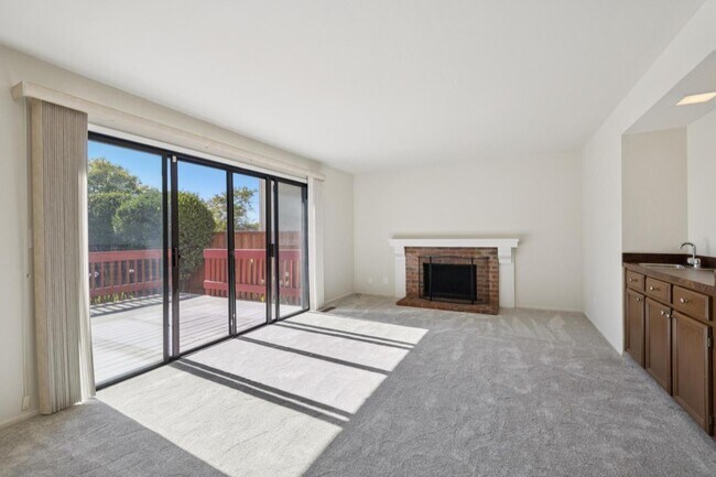 Building Photo - 2016 Fairmont Dr