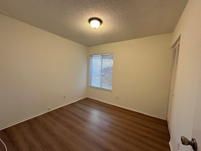 Building Photo - Remodeled Thousand Oaks Home