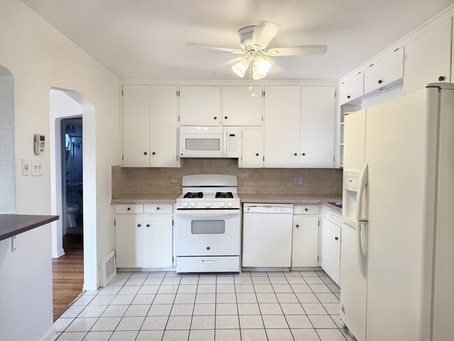 Building Photo - 2530 Xavier St