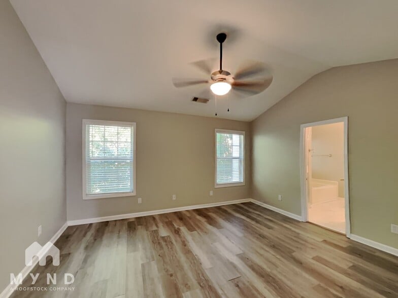 Building Photo - 1557 Silver Ridge Dr SW