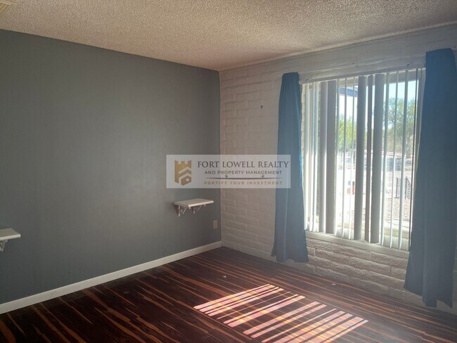 Building Photo - Beautiful 3 bedroom 2 bathroom with washer & dryer AVAILABLE SOON!