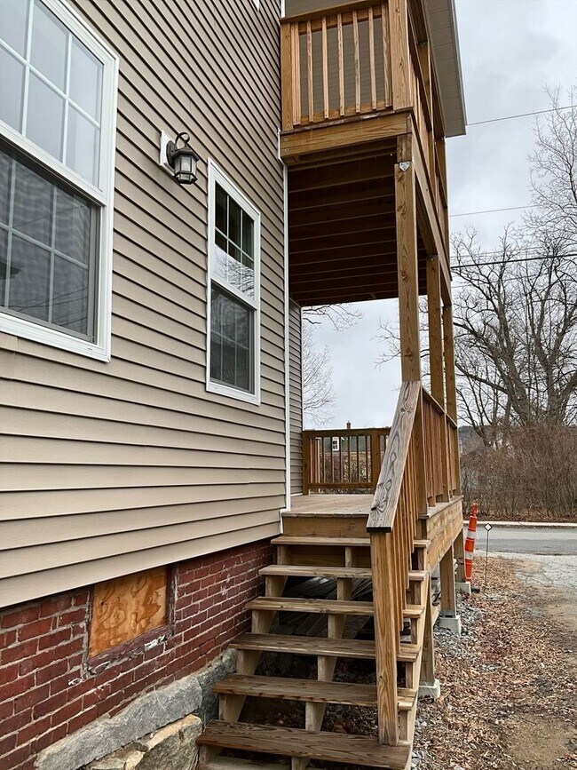 Building Photo - 90 Elm St