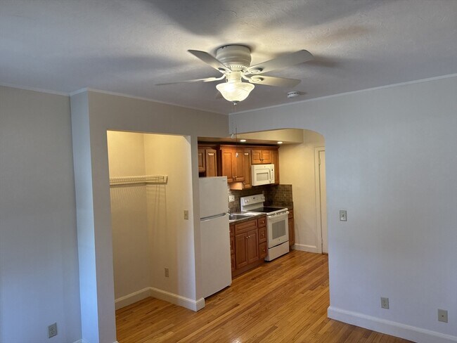 Building Photo - 16 Columbian St