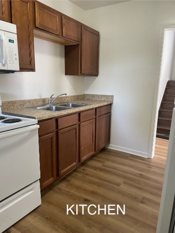 Building Photo - 219 E 13th St