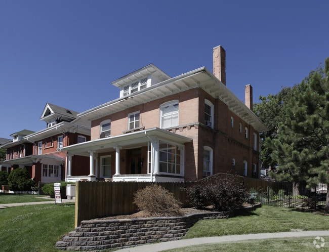 Primary Photo - 1567 Vine St