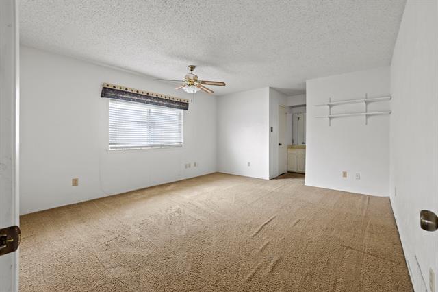 Building Photo - 2219 Greenvalley Dr
