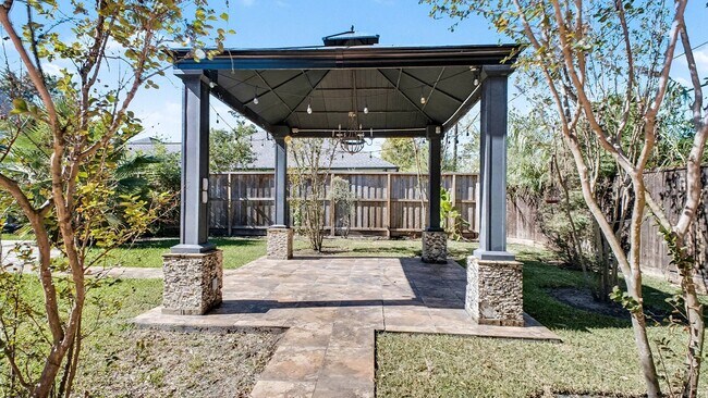 Building Photo - 726 W 30th St