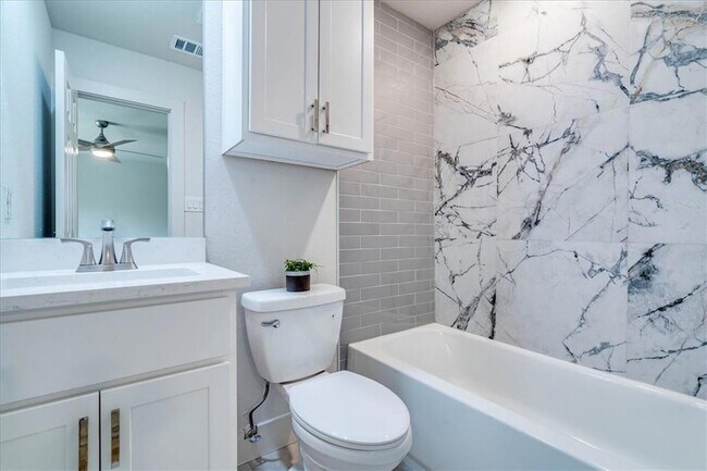 Building Photo - 2603 Mesquite Ln