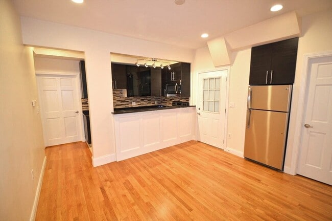 Building Photo - 1801 Beacon St