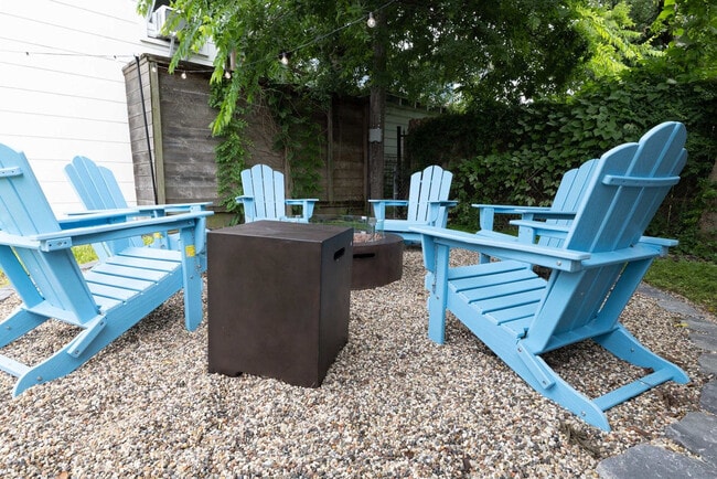 Building Photo - 725 Peddie St