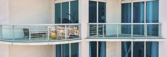 Building Photo - 480 NE 30th St