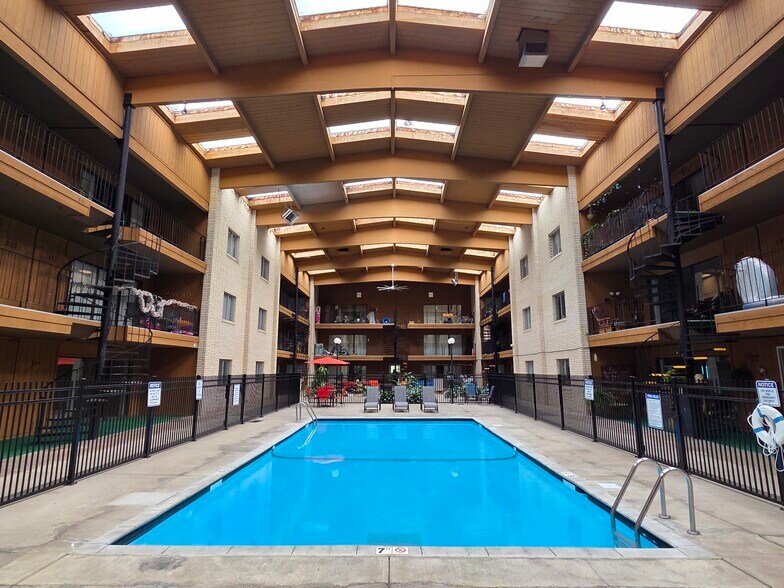 Building Photo - Tropicana Apartments