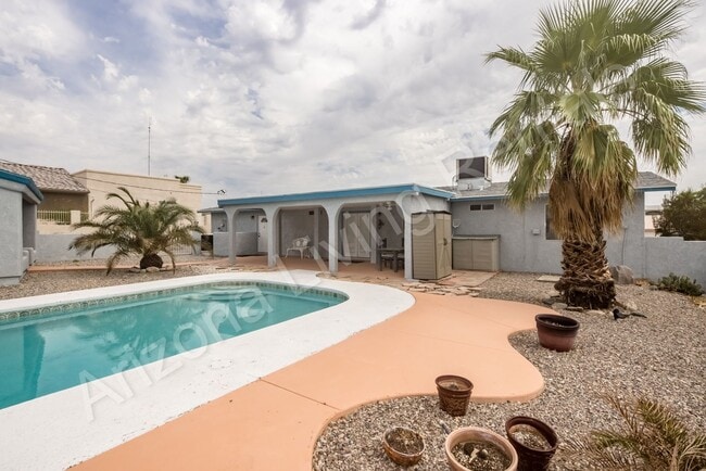 Building Photo - POOL HOME WITH CASITA