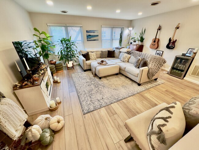 Primary Photo - 361 Claremont Ave