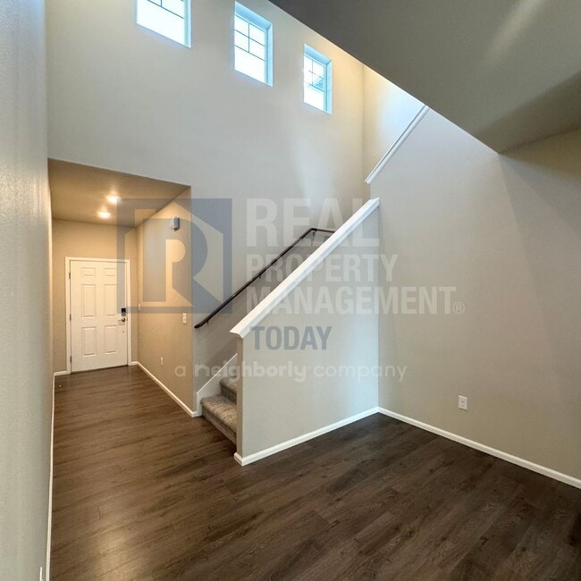 Building Photo - Beautiful Modern 3 Bedroom In Puyallup!!