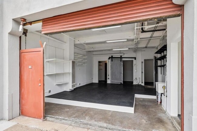 Building Photo - Stunning West Oakland Live Work Loft w/ Ground Floor Studio