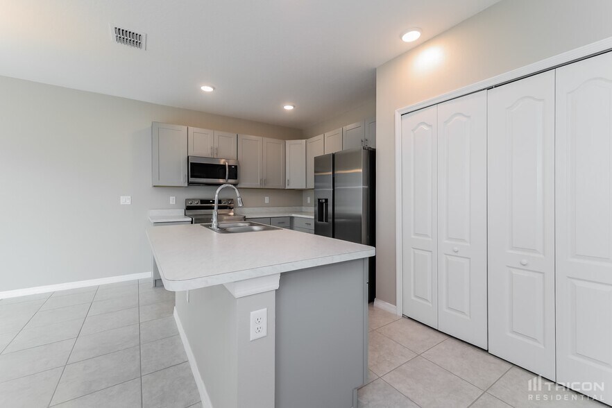 Building Photo - 1208 Salisbury Dr
