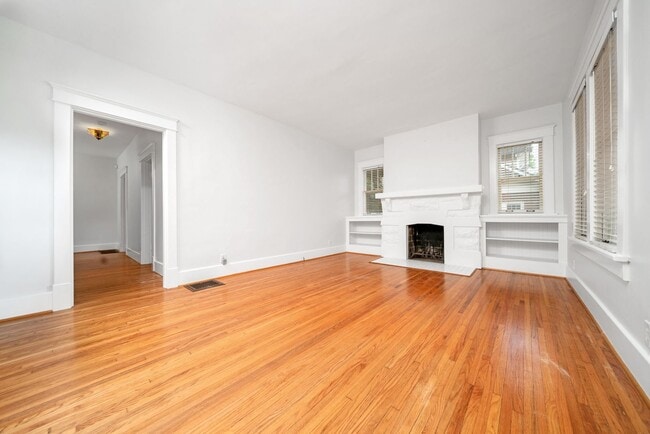 Building Photo - Charming 3BE/2BA cottage in a great location of Belmont-Hillsboro!