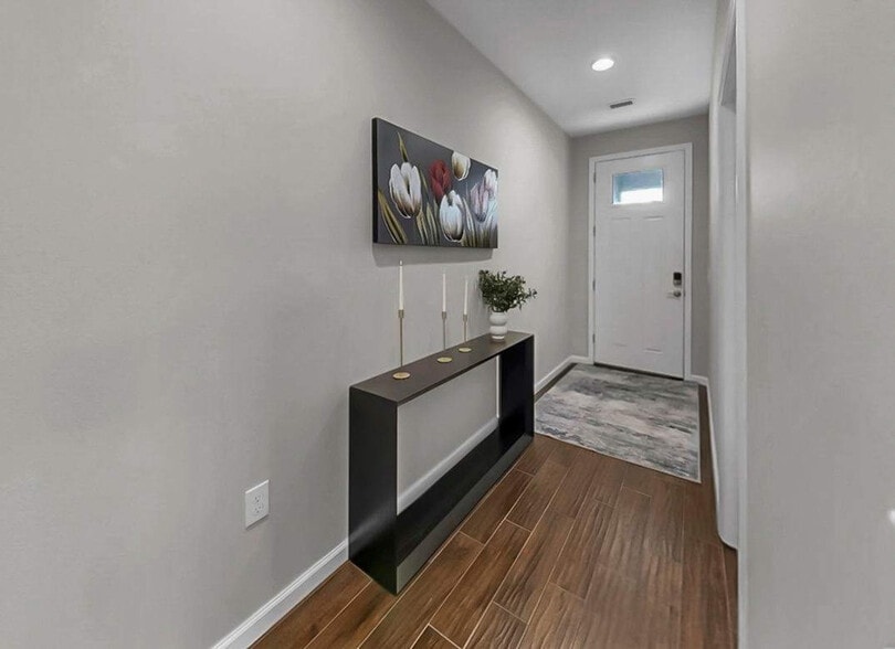 Building Photo - 3114 E 21st Ave